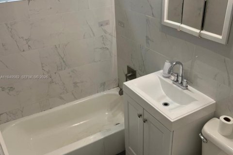 House in Miami, Florida 3 bedrooms, 73.67 sq.m. № 1997723 - photo 6