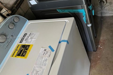 House in Miami, Florida 3 bedrooms, 73.67 sq.m. № 1997723 - photo 7