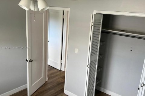 House in Miami, Florida 3 bedrooms, 73.67 sq.m. № 1997723 - photo 4