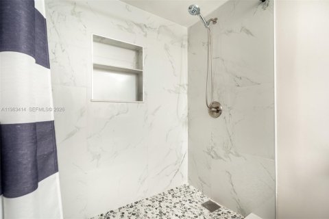Condo in Weston, Florida, 2 bedrooms  № 2081017 - photo 14