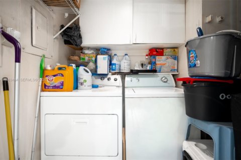 Condo in Weston, Florida, 2 bedrooms  № 2081017 - photo 23