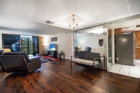Condo in Weston, Florida, 2 bedrooms  № 2081017 - photo 6