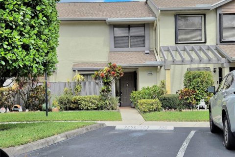 Adosado en alquiler en Coconut Creek, Florida, 2 dormitorios, 125.88 m2 № 1945032 - foto 2