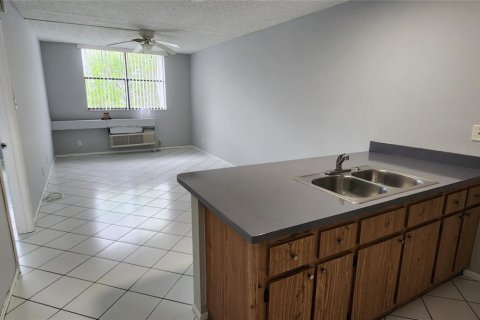 Copropriété à louer à Coral Springs, Floride: 1 chambre, 56.3 m2 № 2415626 - photo 3