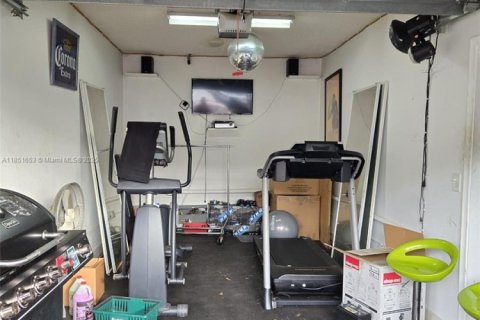 House in Miami, Florida 2 bedrooms, 87.79 sq.m. № 2022444 - photo 16