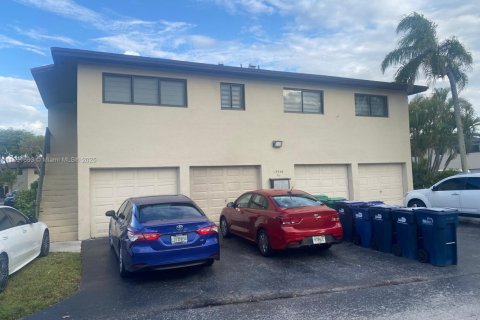 House in Miami, Florida 2 bedrooms, 87.79 sq.m. № 2022444 - photo 2