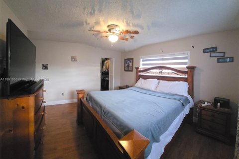 House in Miami, Florida 2 bedrooms, 87.79 sq.m. № 2022444 - photo 12