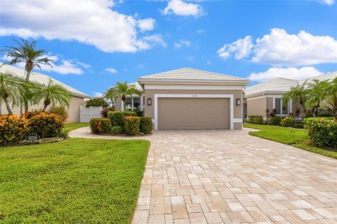 Villa ou maison à vendre à Bradenton, Floride: 3 chambres, 187.66 m2 № 2415523 - photo 4