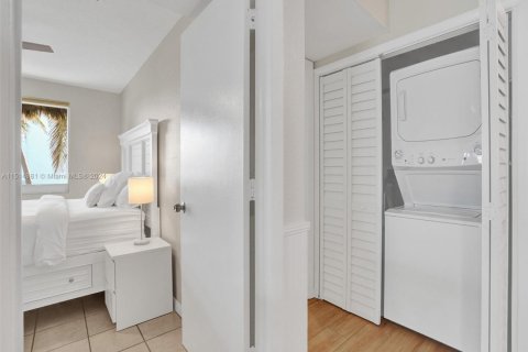 Copropriété à louer à Hollywood, Floride: 2 chambres, 92.9 m2 № 1980667 - photo 15