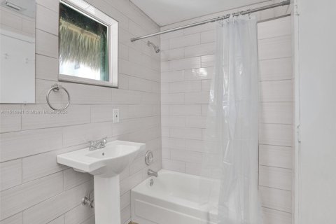 Copropriété à louer à Hollywood, Floride: 2 chambres, 92.9 m2 № 1980667 - photo 17