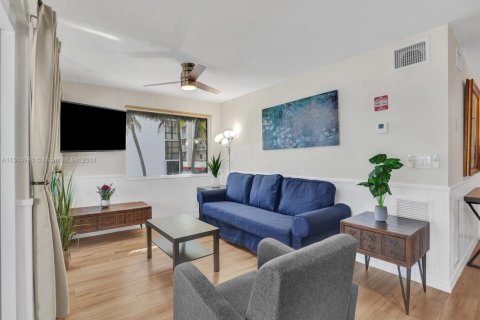 Copropriété à louer à Hollywood, Floride: 2 chambres, 92.9 m2 № 1980667 - photo 23