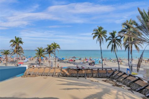 Copropriété à louer à Hollywood, Floride: 2 chambres, 92.9 m2 № 1980667 - photo 27