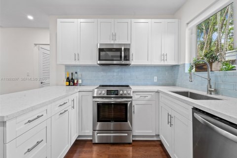 Casa en alquiler en Miami, Florida, 2 dormitorios, 78.22 m2 № 2029593 - foto 5