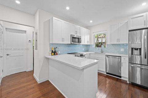 Casa en alquiler en Miami, Florida, 2 dormitorios, 78.22 m2 № 2029593 - foto 4