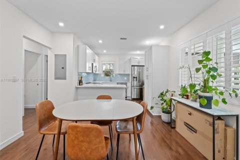 Casa en alquiler en Miami, Florida, 2 dormitorios, 78.22 m2 № 2029593 - foto 3