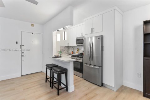 Condominio en alquiler en South Miami, Florida, 1 dormitorio, 47.38 m2 № 2019516 - foto 5