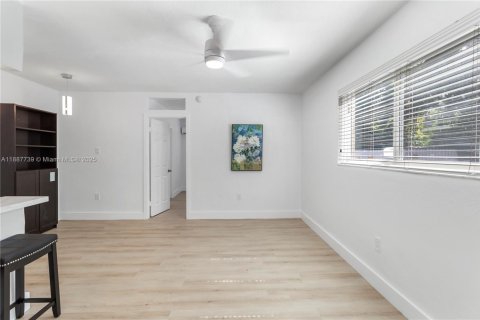 Condominio en alquiler en South Miami, Florida, 1 dormitorio, 47.38 m2 № 2019516 - foto 2