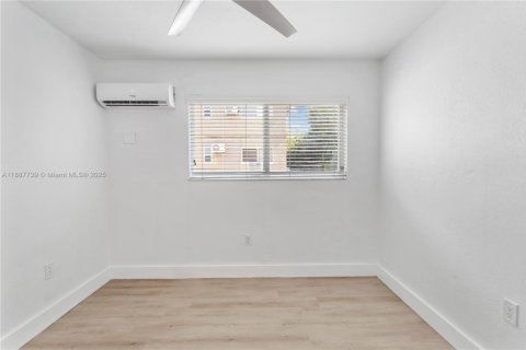 Condominio en alquiler en South Miami, Florida, 1 dormitorio, 47.38 m2 № 2019516 - foto 10