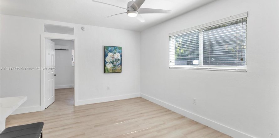 Condominio en South Miami, Florida, 1 dormitorio  № 2019516