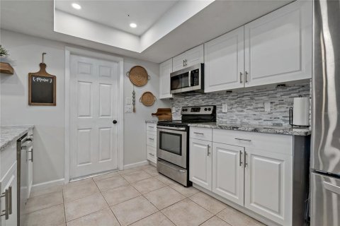 House in New Port Richey, Florida 2 bedrooms, 120.59 sq.m. № 1902850 - photo 5
