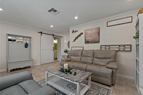 House in New Port Richey, Florida 2 bedrooms, 120.59 sq.m. № 1902850 - photo 6