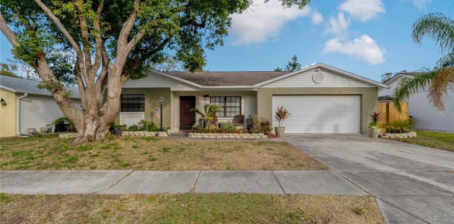 House in New Port Richey, Florida 2 bedrooms, 120.59 sq.m. № 1902850