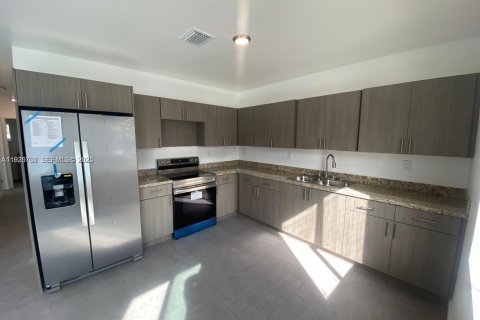 Villa ou maison à louer à Miami, Floride: 3 chambres, 190.64 m2 № 1986624 - photo 5