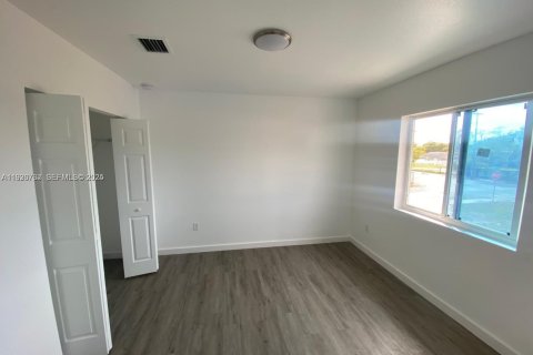 Villa ou maison à louer à Miami, Floride: 3 chambres, 190.64 m2 № 1986624 - photo 3