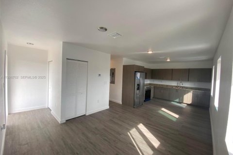 Villa ou maison à louer à Miami, Floride: 3 chambres, 190.64 m2 № 1986624 - photo 9