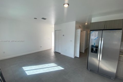 Villa ou maison à louer à Miami, Floride: 3 chambres, 190.64 m2 № 1986624 - photo 6