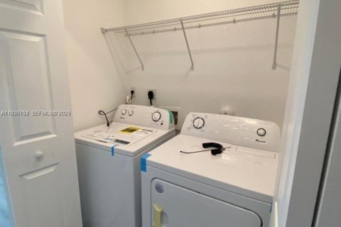 Villa ou maison à louer à Miami, Floride: 3 chambres, 190.64 m2 № 1986624 - photo 7