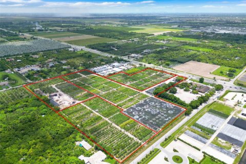 Propiedad comercial en venta en Miami, Florida № 2053783 - foto 3