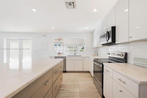 Купить виллу или дом в Биг-Пайн-Ки, Флорида 3 спальни, 171.78м2, № 1972895 - фото 11