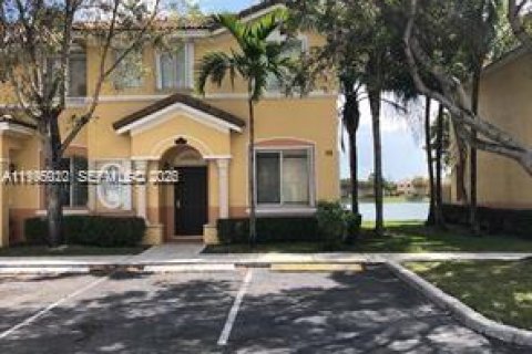 Condo in Homestead, Florida, 4 bedrooms № 2067025 - photo 2