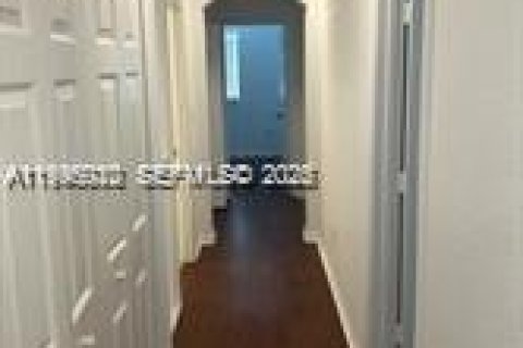Condo in Homestead, Florida, 4 bedrooms № 2067025 - photo 12