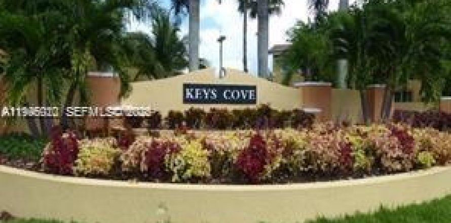 Condo in Homestead, Florida, 4 bedrooms № 2067025