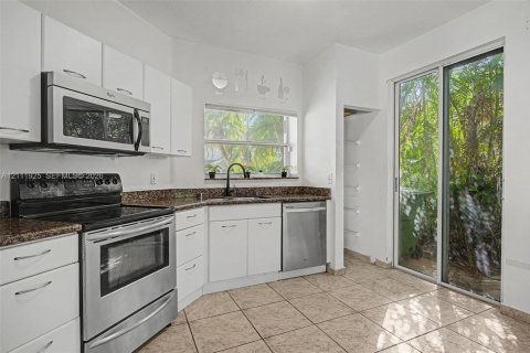 Villa ou maison à louer à Pembroke Pines, Floride: 3 chambres, 185.62 m2 № 2431375 - photo 7