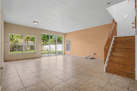 Villa ou maison à louer à Pembroke Pines, Floride: 3 chambres, 185.62 m2 № 2431375 - photo 3