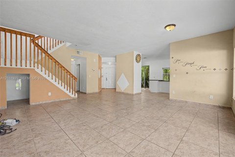 Villa ou maison à louer à Pembroke Pines, Floride: 3 chambres, 185.62 m2 № 2431375 - photo 4