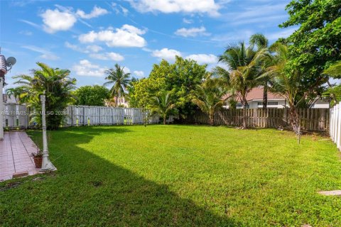 Villa ou maison à louer à Pembroke Pines, Floride: 3 chambres, 185.62 m2 № 2431375 - photo 10