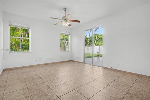 Villa ou maison à louer à Pembroke Pines, Floride: 3 chambres, 185.62 m2 № 2431375 - photo 9