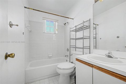 Villa ou maison à louer à Pembroke Pines, Floride: 3 chambres, 185.62 m2 № 2431375 - photo 19