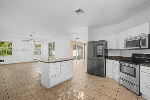 Villa ou maison à louer à Pembroke Pines, Floride: 3 chambres, 185.62 m2 № 2431375 - photo 8