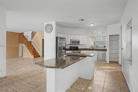 Villa ou maison à louer à Pembroke Pines, Floride: 3 chambres, 185.62 m2 № 2431375 - photo 6