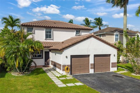 Villa ou maison à louer à Pembroke Pines, Floride: 3 chambres, 185.62 m2 № 2431375 - photo 2