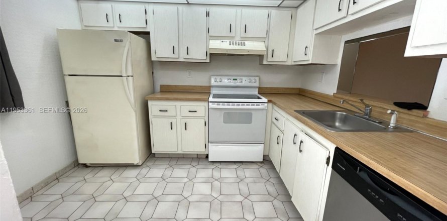 Condominio en North Lauderdale, Florida, 1 dormitorio № 2054771