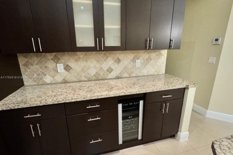 House in Pembroke Pines, Florida 3 bedrooms, 137.5 sq.m. № 1727736 - photo 7