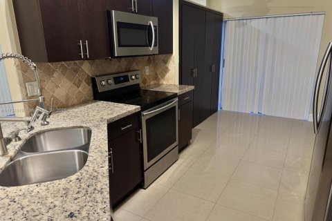 House in Pembroke Pines, Florida 3 bedrooms, 137.5 sq.m. № 1727736 - photo 3
