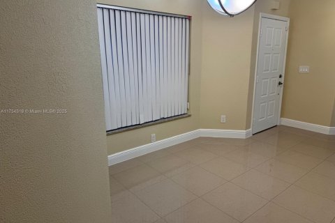 House in Pembroke Pines, Florida 3 bedrooms, 137.5 sq.m. № 1727736 - photo 15