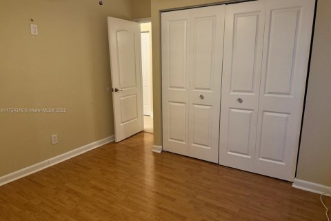 House in Pembroke Pines, Florida 3 bedrooms, 137.5 sq.m. № 1727736 - photo 12